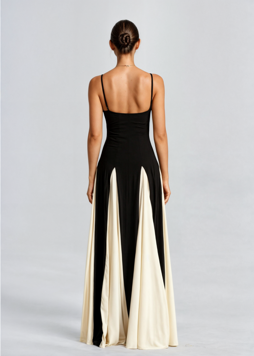 Selene - Elegant maxi dress with flowing design