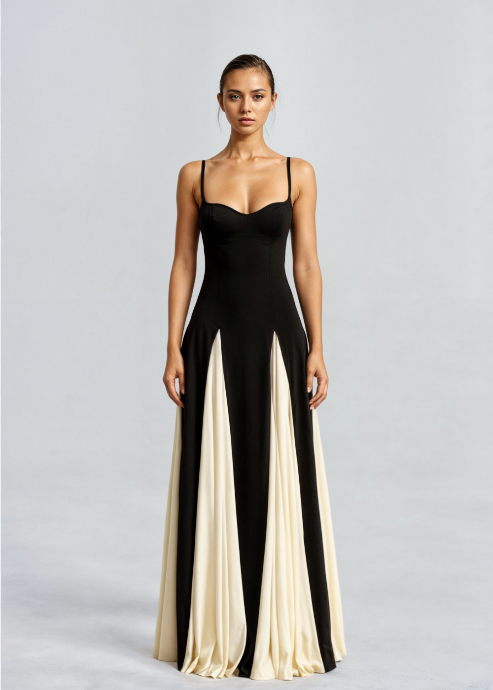 Selene - Elegant maxi dress with flowing design