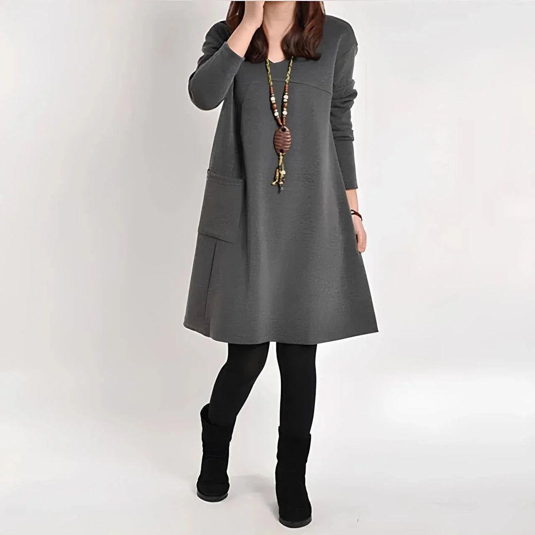 Gray shift dress with pockets, perfect for all-day wear. Long sleeves made of comfortable, soft fabric for a stylish and…