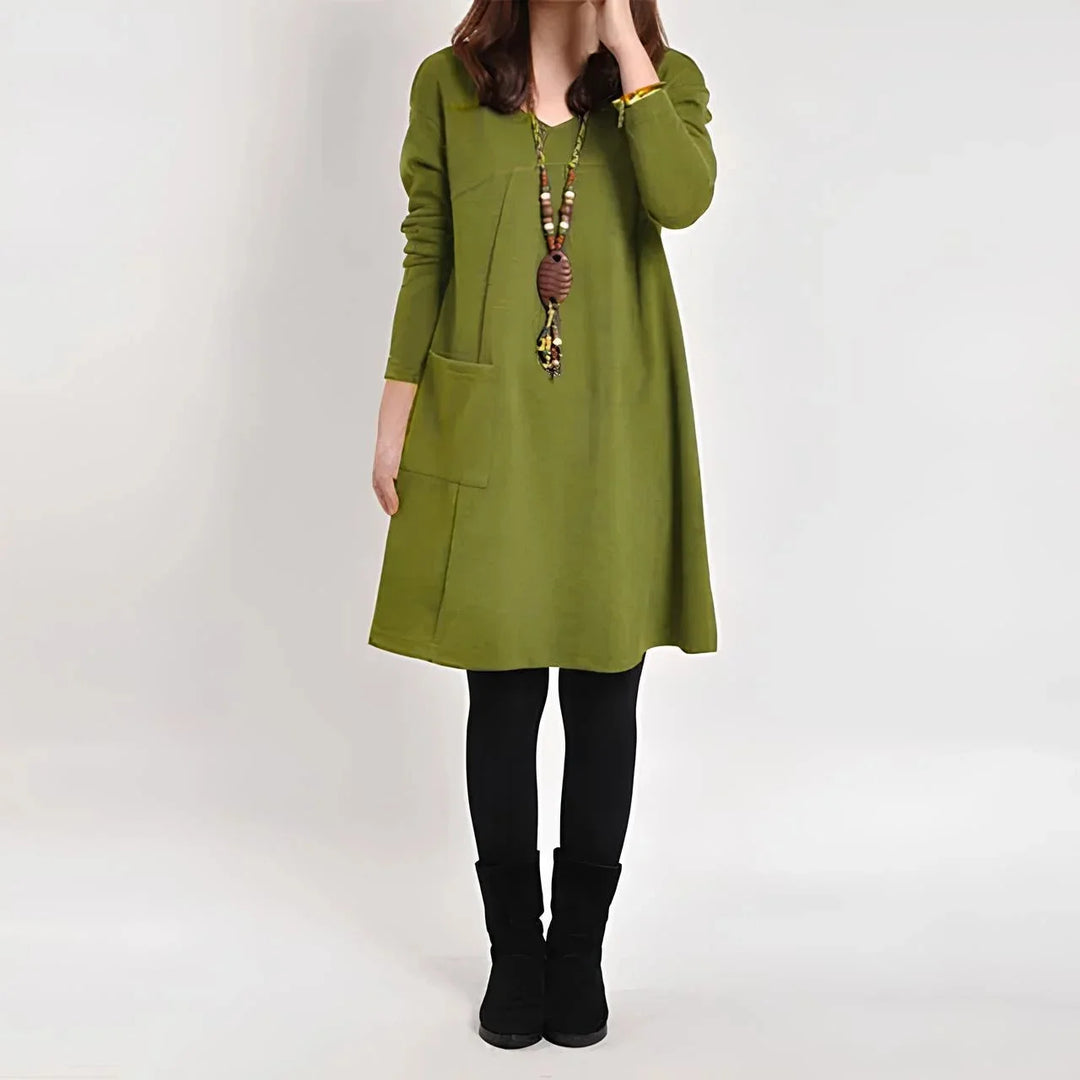 "Green long sleeve shift dress with pockets, crafted in a comfortable fabric, perfect for casual occasions."