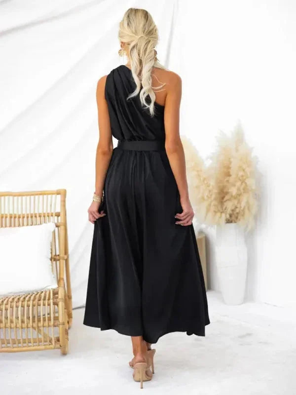 Flowy one-shoulder dress with belt in a soft and comfortable fabric, featuring an elegant design perfect for any occasion.