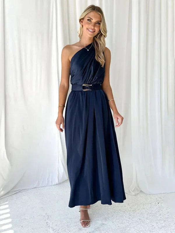 "Chic one-shoulder dress in flowy fabric with a belt, perfect for any occasion"