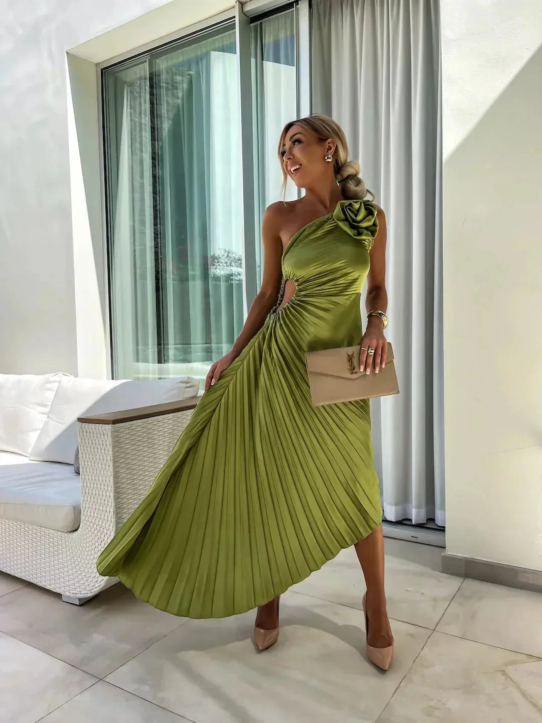 Green one-shoulder pleated midi dress by Marlowe in a soft and flowy fabric. Elegant design with a flattering silhouette.