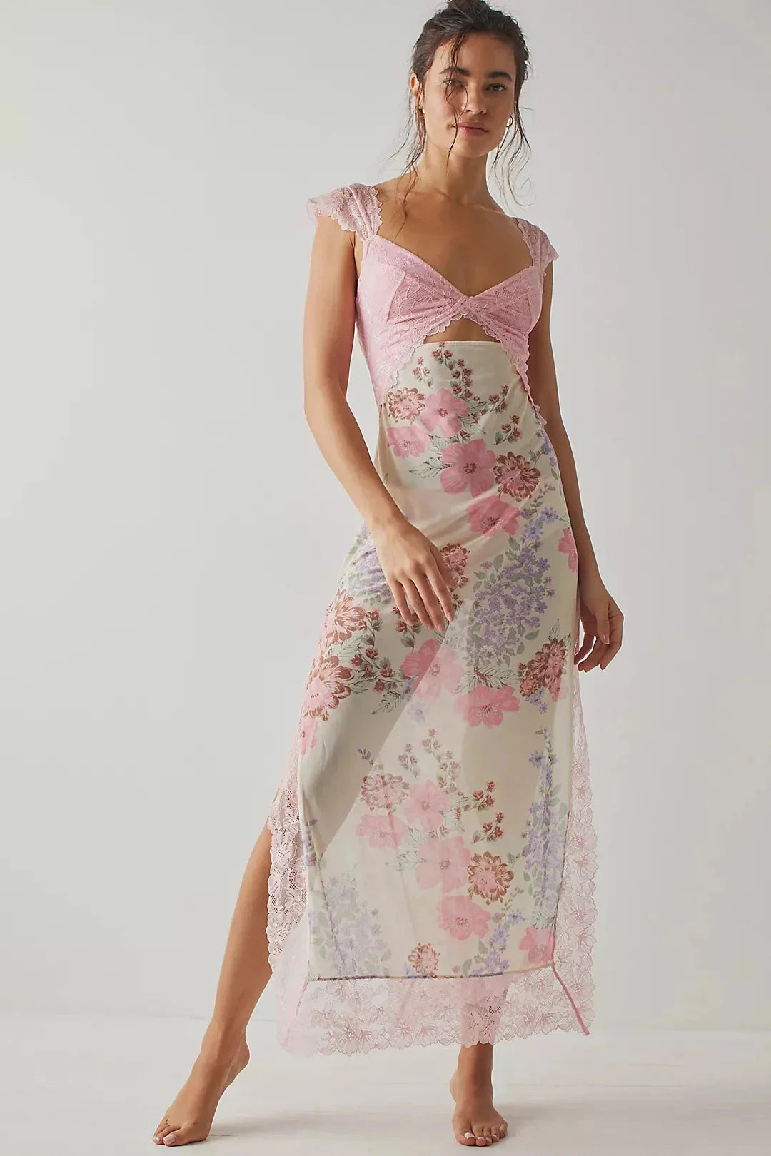 Sheer maxi dress with floral print in Daisy combo, featuring a lightweight and airy fabric with a delicate and charming…