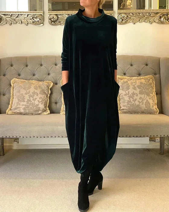 Green velvet midi dress with side pockets, perfect for a chic and trendy look.